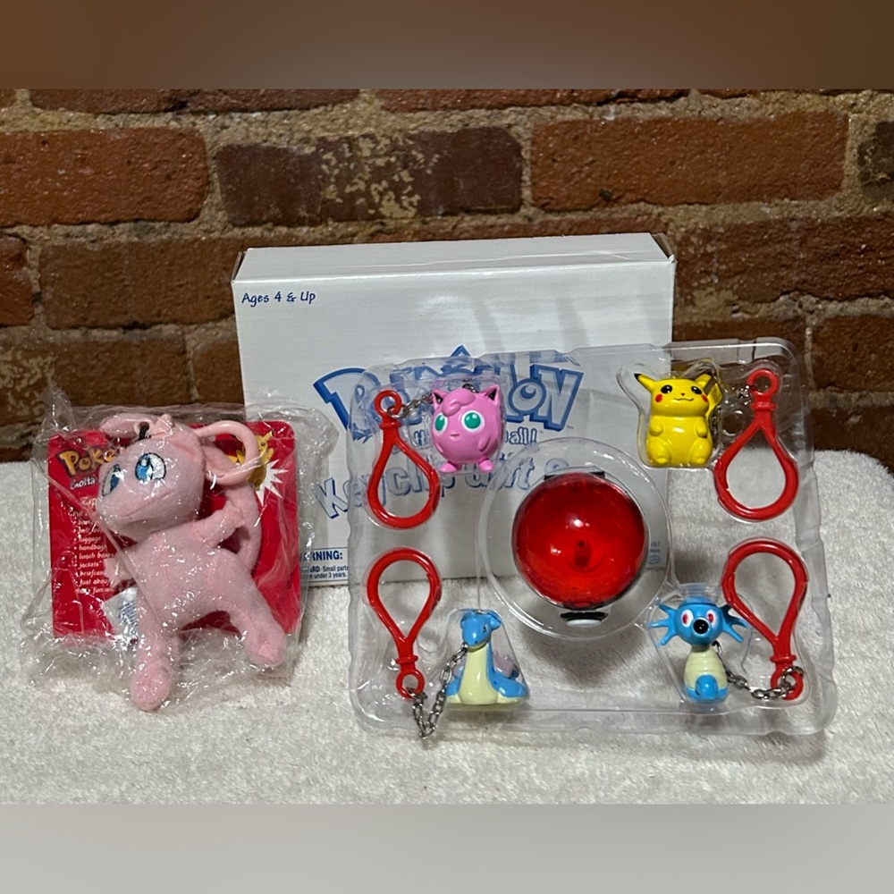 Vintage 1990 Pokemon Mew Zipper Pull Key Clip Set Combo Collector’s Items